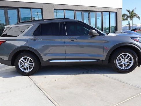Used 2025 Ford Explorer Active image 2