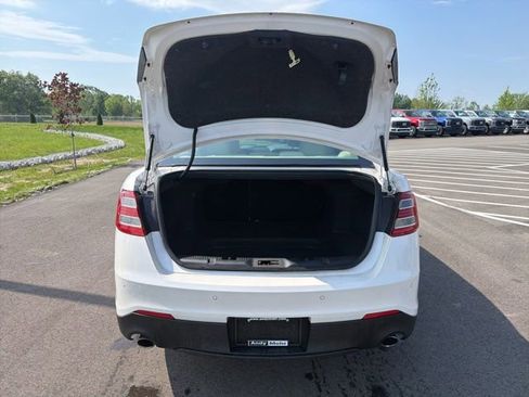 Used 2018 Ford Taurus SEL w/ Equipment Group 201A FWD image 10