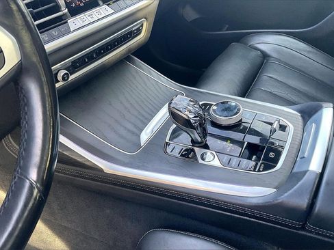 Used 2022 BMW X7 M50i w/ Executive Package image 17