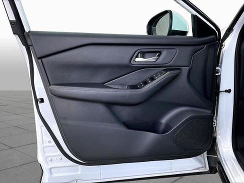 Certified 2025 Nissan Rogue SV FWD image 21