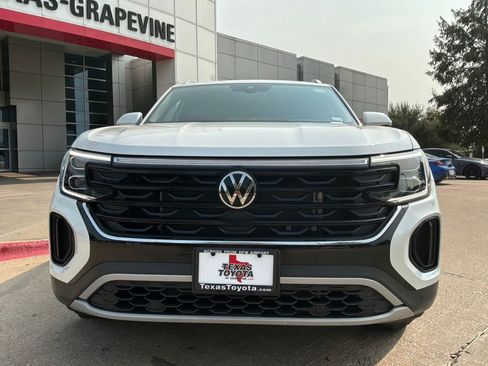 Used 2026 Volkswagen Atlas Cross Sport SE AWD/4WD image 3