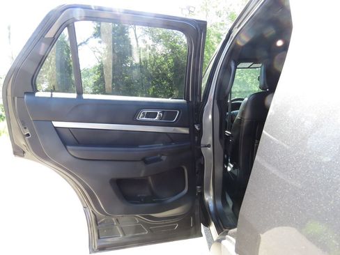 Used 2018 Ford Explorer XLT w/ Equipment Group 202A AWD/4WD image 20