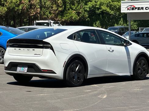 Used 2024 Toyota Prius Prime FWD image 4
