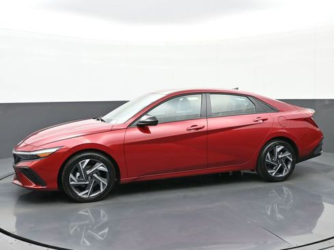 Certified 2025 Hyundai Elantra Sport image 7