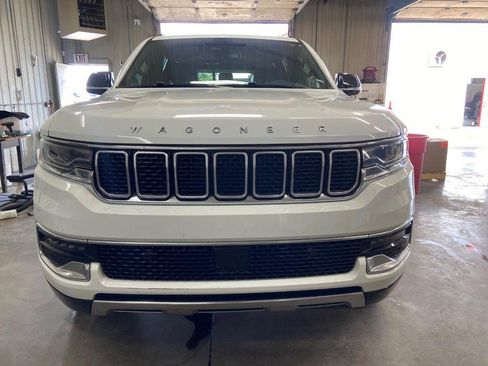 Used 2024 Jeep Wagoneer L Series III w/ Flexible Seating Group AWD/4WD image 2