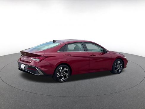 Used 2025 Hyundai Elantra Limited FWD image 12