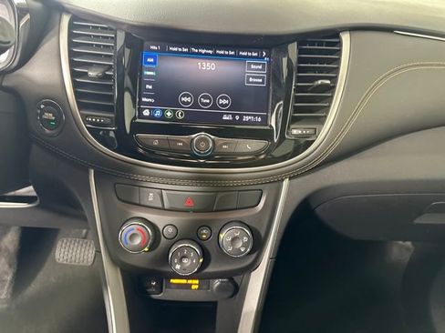 Used 2022 Chevrolet Trax LT w/ LT Convenience Package image 21