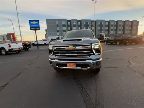 Used 2025 Chevrolet Silverado 2500 LTZ w/ LTZ Premium Package image 3