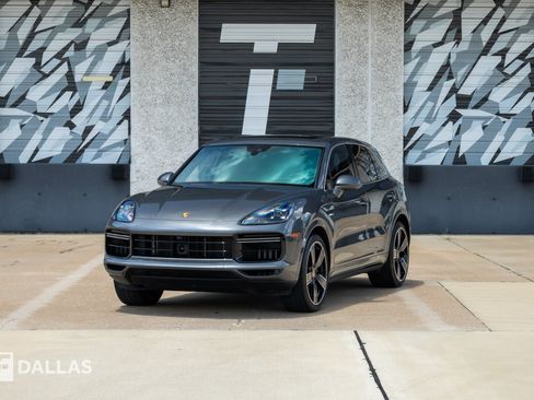 Used 2023 Porsche Cayenne Turbo S AWD/4WD image 6
