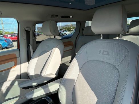 Used 2025 Volkswagen ID. Buzz 1st Edition AWD/4WD image 18