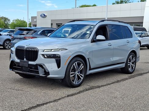 Used 2025 BMW X7 xDrive40i w/ M Sport Package AWD/4WD image 5