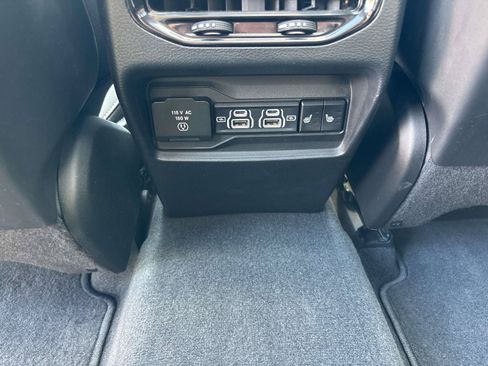 Used 2022 Jeep Grand Cherokee Limited w/ MOPAR Finishing Package AWD/4WD image 11