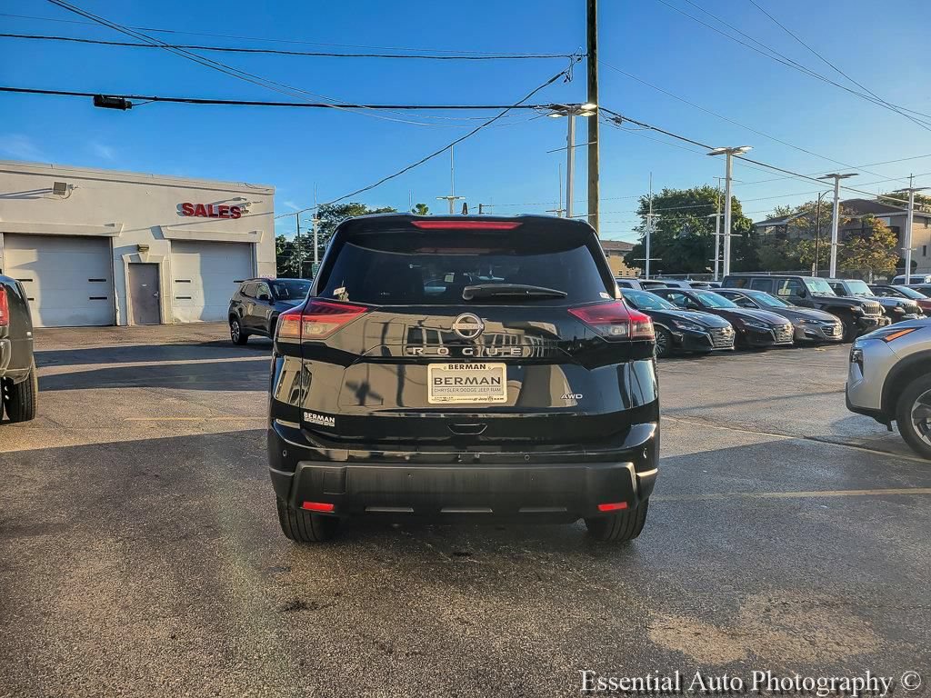 Used 2024 Nissan Rogue S AWD/4WD image 10