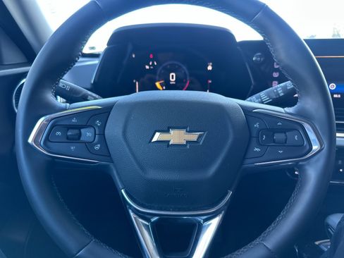 Used 2025 Chevrolet Trax LT w/ LT Convenience Package image 22