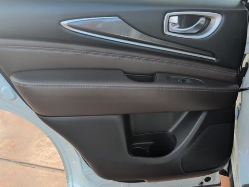 Used 2020 INFINITI QX60 Luxe w/ Essential Package FWD image 24