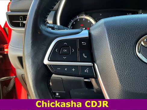 Used 2022 Toyota Highlander XLE image 11