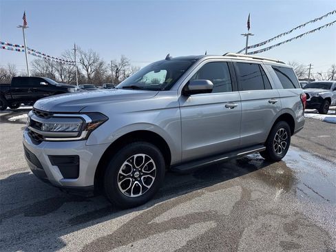 Used 2024 Ford Expedition XLT image 2