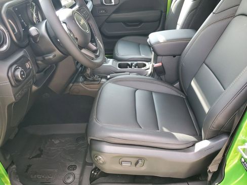 New 2025 Jeep Gladiator Sport image 29