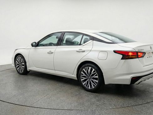Used 2025 Nissan Altima 2.5 SV image 6