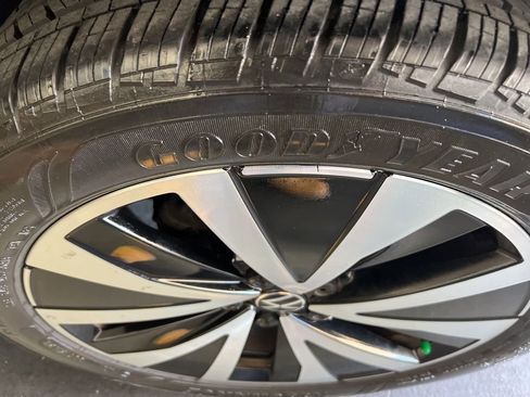 Certified 2023 Volkswagen Taos SE image 28