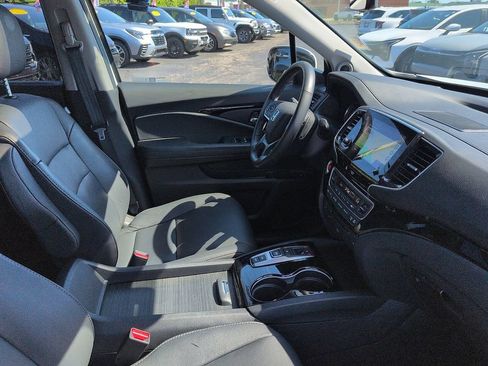 Used 2021 Honda Pilot Touring image 7