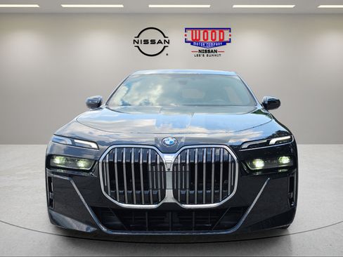Used 2025 BMW 760i xDrive w/ Executive Package AWD/4WD image 6