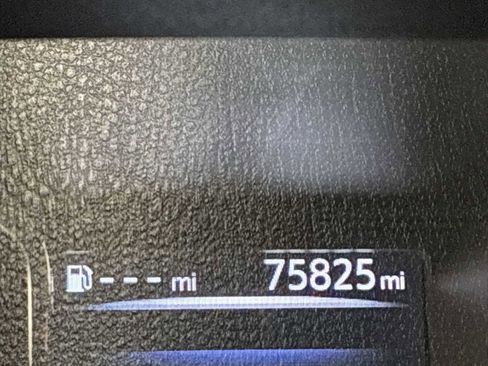 Used 2018 Nissan Titan S image 10