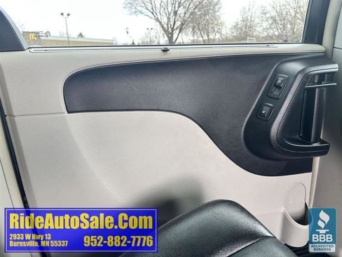 Used 2012 Chrysler Town & Country Touring-L w/ Entertainment Group #2 image 11