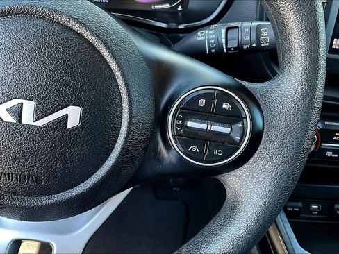 Used 2025 Kia Soul LX w/ LX Technology Package FWD image 13