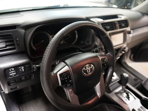 Used 2016 Toyota 4Runner SR5 AWD/4WD image 9