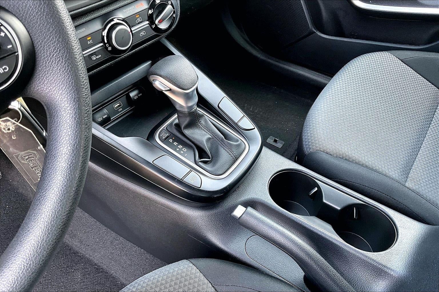 Used 2025 Kia Soul LX w/ LX Technology Package FWD image 17