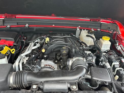 Used 2023 Jeep Gladiator Sport AWD/4WD image 19