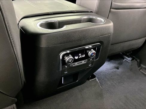Used 2025 GMC Yukon Elevation RWD image 9