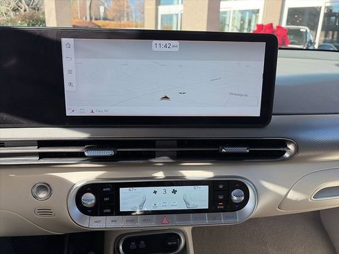 Used 2025 Genesis GV60 RWD image 9