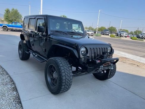 Used 2014 Jeep Wrangler Unlimited Sahara w/ Connectivity Group AWD/4WD image 6