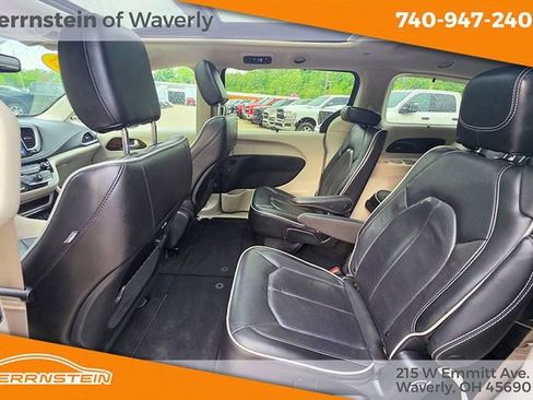 Used 2023 Chrysler Pacifica Limited FWD image 19