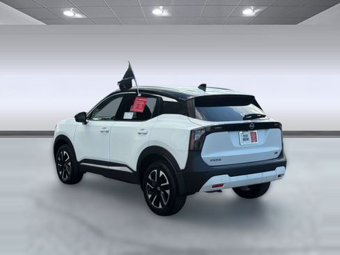 Certified 2025 Nissan Kicks SR FWD image 5