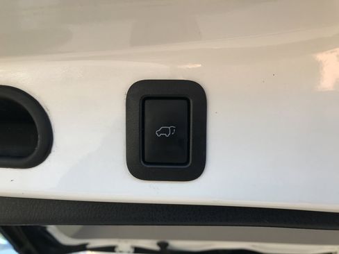 Used 2015 Toyota Highlander XLE image 30