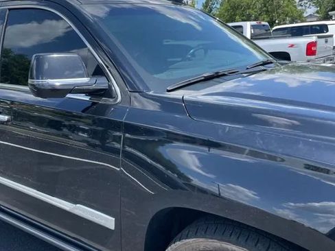 Used 2017 Cadillac Escalade ESV Platinum AWD/4WD image 15
