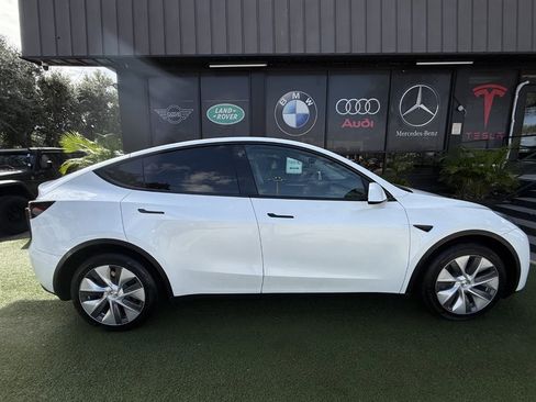 Used 2023 Tesla Model Y Long Range image 8