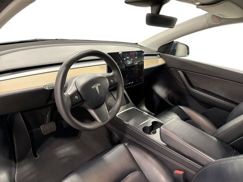 Certified 2021 Tesla Model Y Long Range AWD/4WD image 9