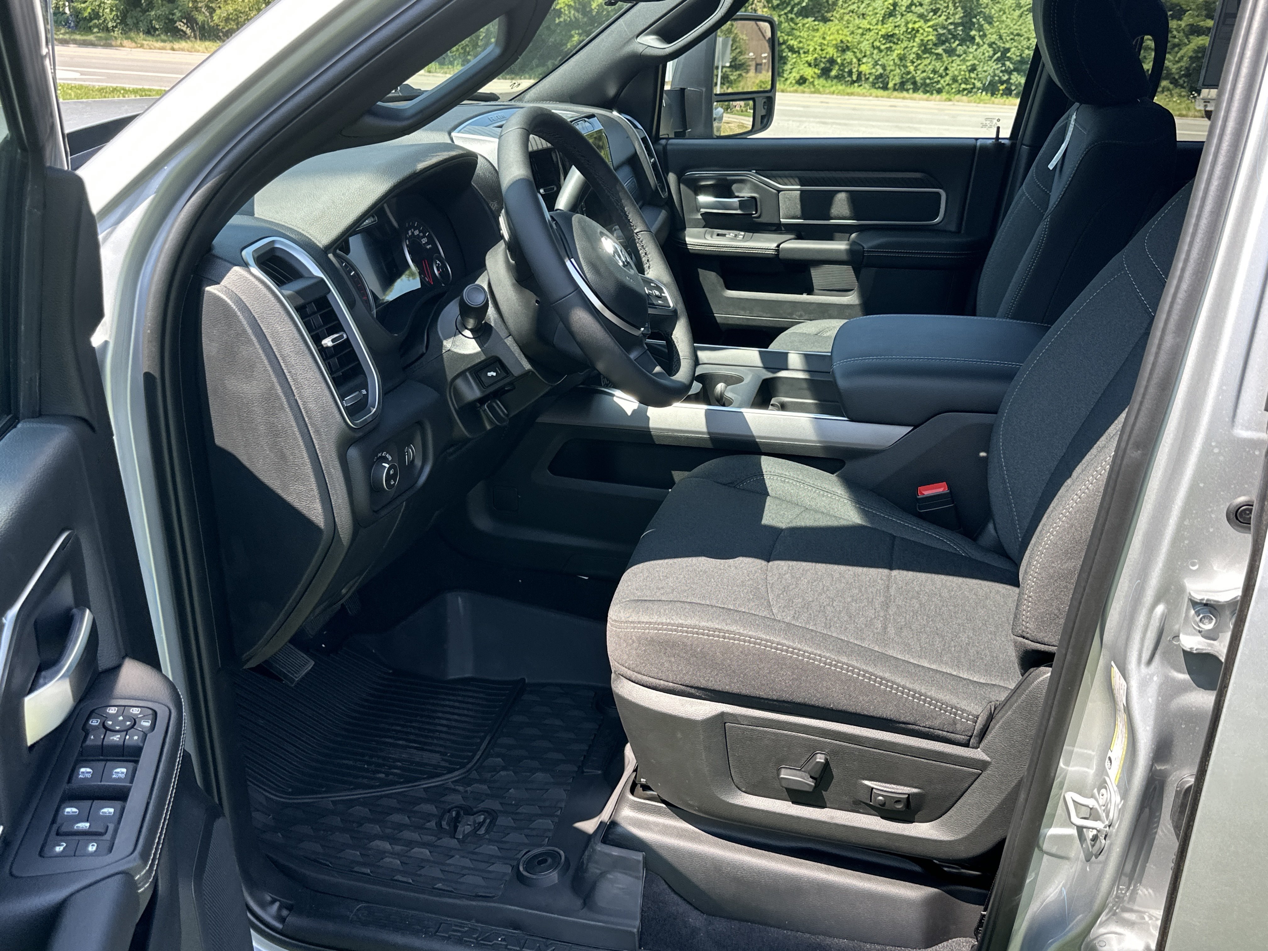 New 2026 RAM 3500 Big Horn AWD/4WD image 25