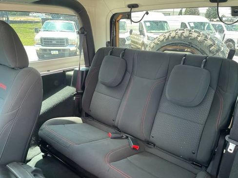 Used 2022 Jeep Wrangler Rubicon AWD/4WD image 4