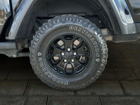 Used 2021 Jeep Gladiator Sport image 17