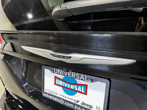 Used 2023 Chrysler Voyager LX FWD image 31