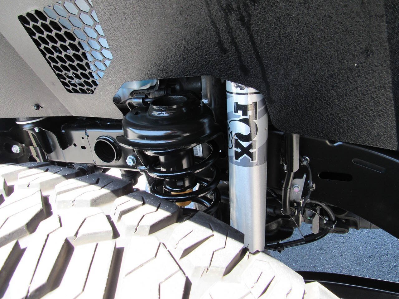 Used 2023 Jeep Gladiator Sport AWD/4WD image 10