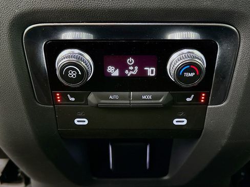 Used 2022 GMC Yukon Denali image 25