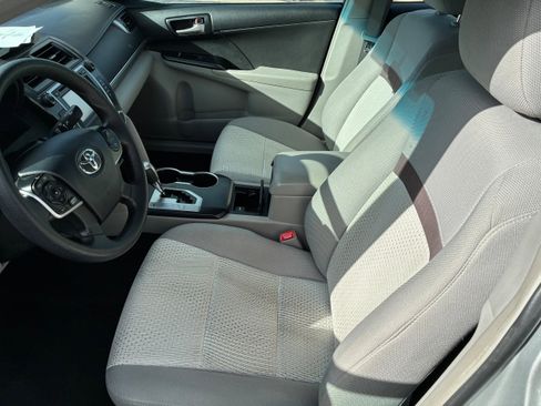 Used 2013 Toyota Camry LE image 5