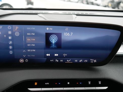 Certified 2025 Buick Enclave Preferred image 22