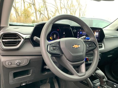 Used 2025 Chevrolet TrailBlazer LT w/ Driver Confidence Package image 32